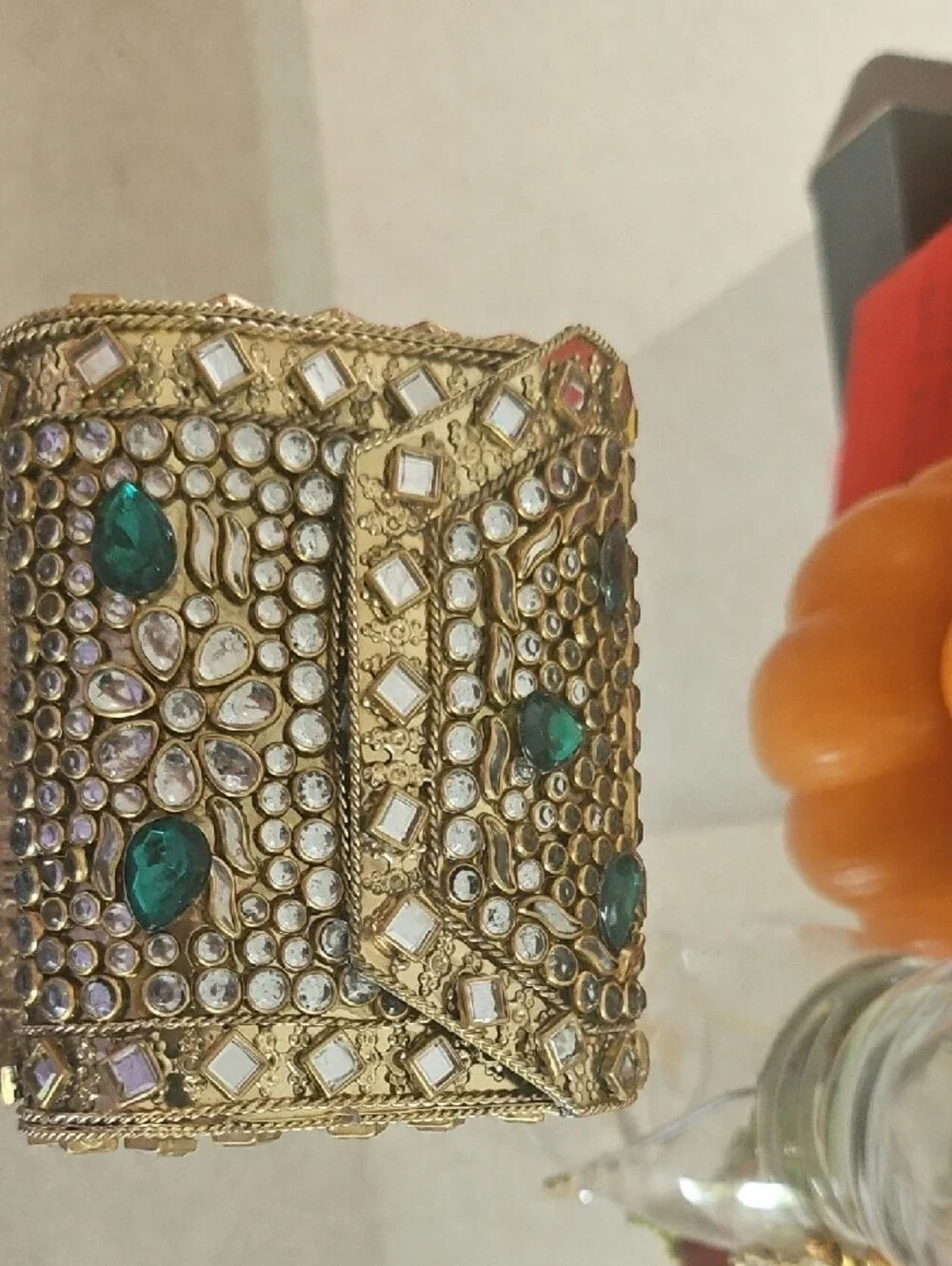 N/A elegant gold